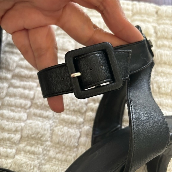 Simply Vera by Vera Wang Ankle Strap Heels Size 10 - Picture 5 of 11
